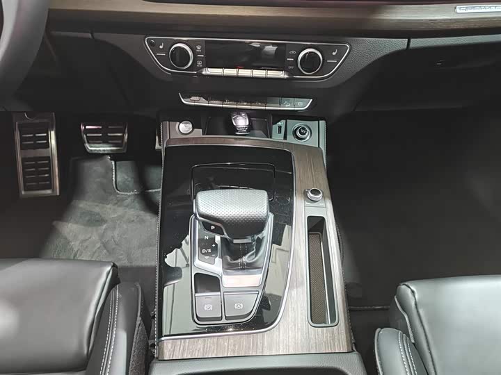 Фото 6 - Audi Q5L