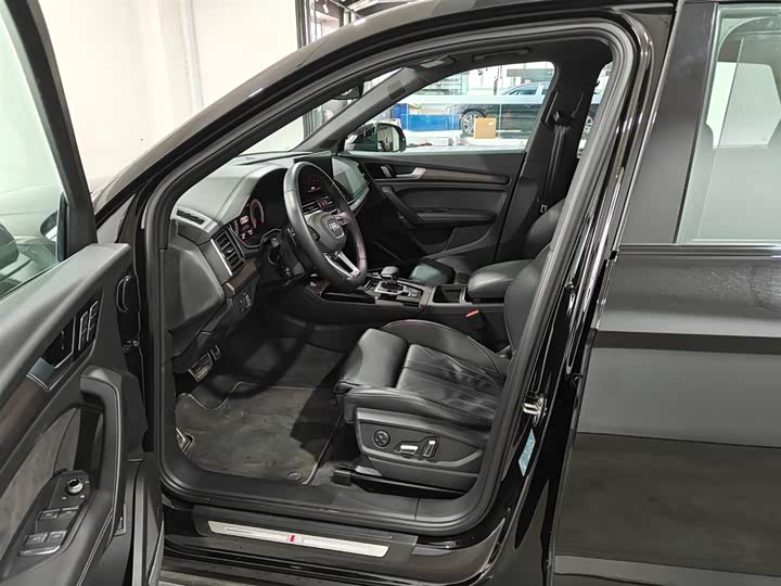 Фото 8 - Audi Q5L