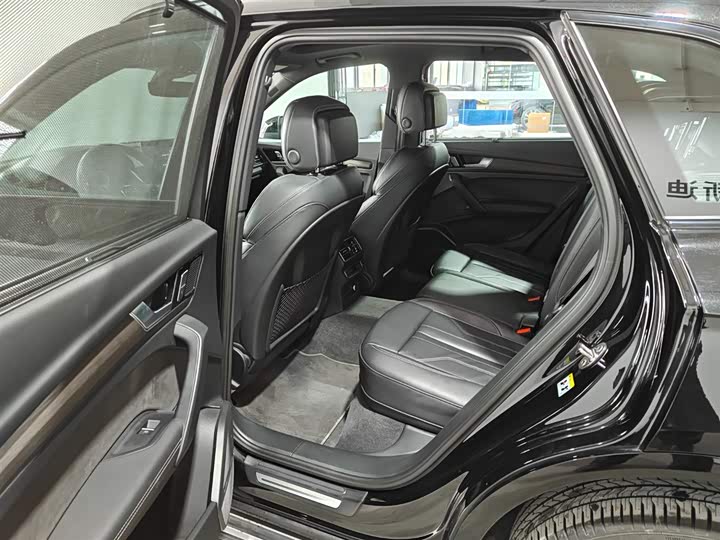 Фото 9 - Audi Q5L