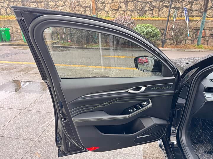 Photo 5 - Geely Preface