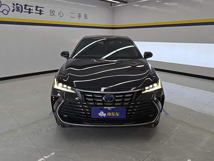 Photo 2 - Toyota Avalon