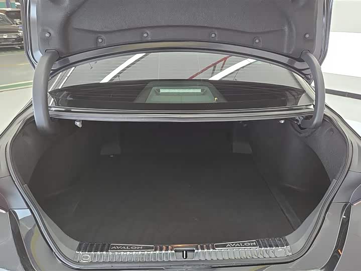 Photo 4 - Toyota Avalon