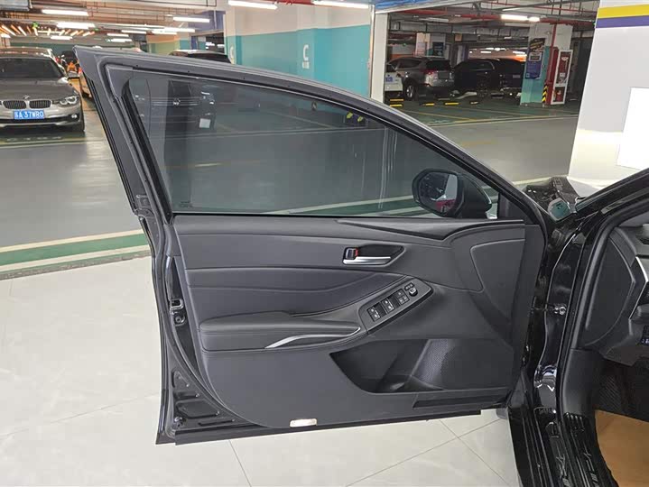 Photo 7 - Toyota Avalon