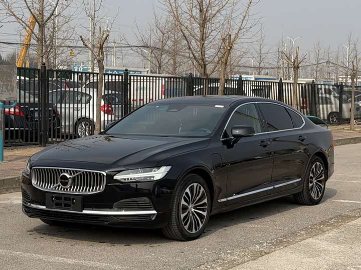 Фото 1 - Volvo S90 Hybrid