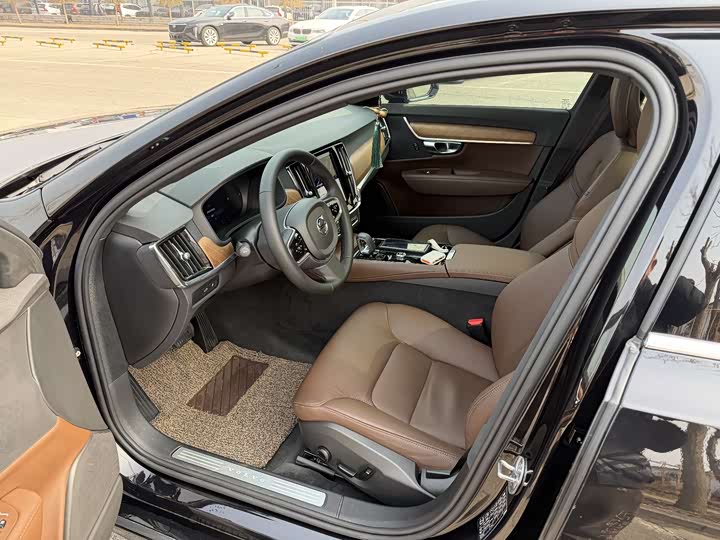 Фото 9 - Volvo S90 Hybrid