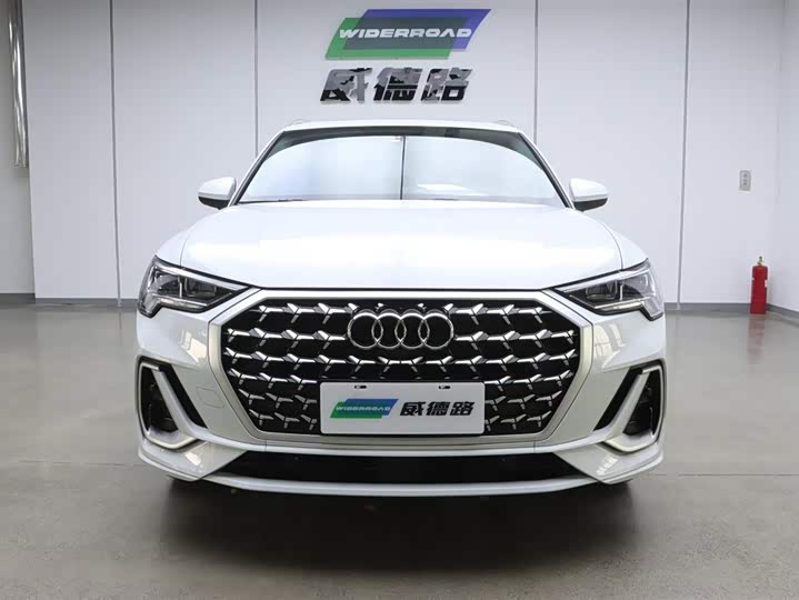 Фото 2 - Audi Q3