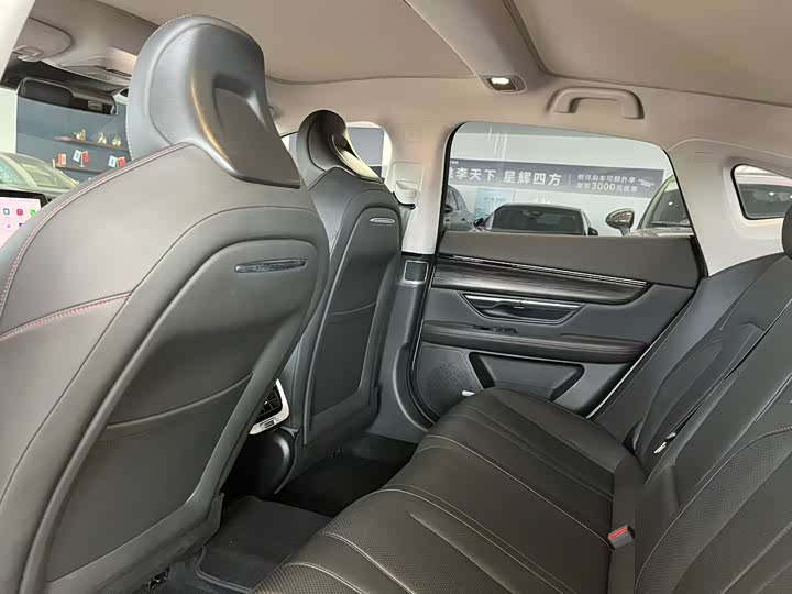 Фото 8 - XPeng P7