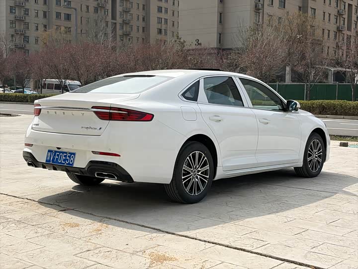 Фото 4 - Geely Preface