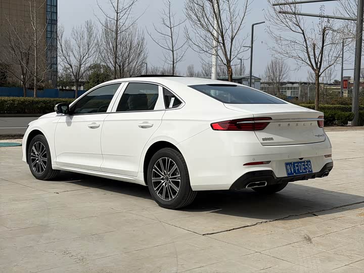 Фото 6 - Geely Preface