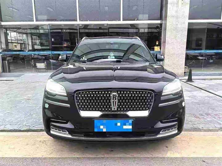 Фото 2 - Lincoln Aviator