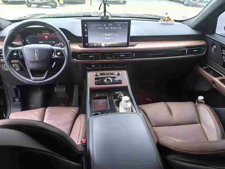 Фото 5 - Lincoln Aviator