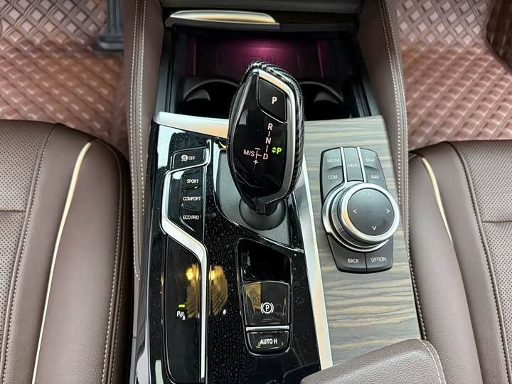 Фото 6 - BMW 5 Series