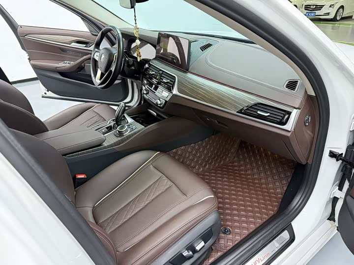 Фото 7 - BMW 5 Series