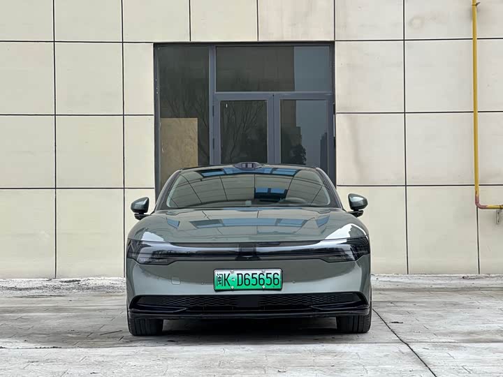 Фото 2 - Zeekr 007