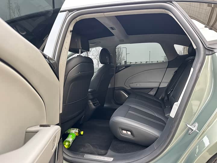 Фото 4 - Zeekr 007