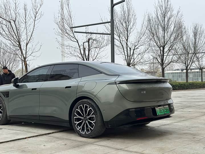 Фото 9 - Zeekr 007