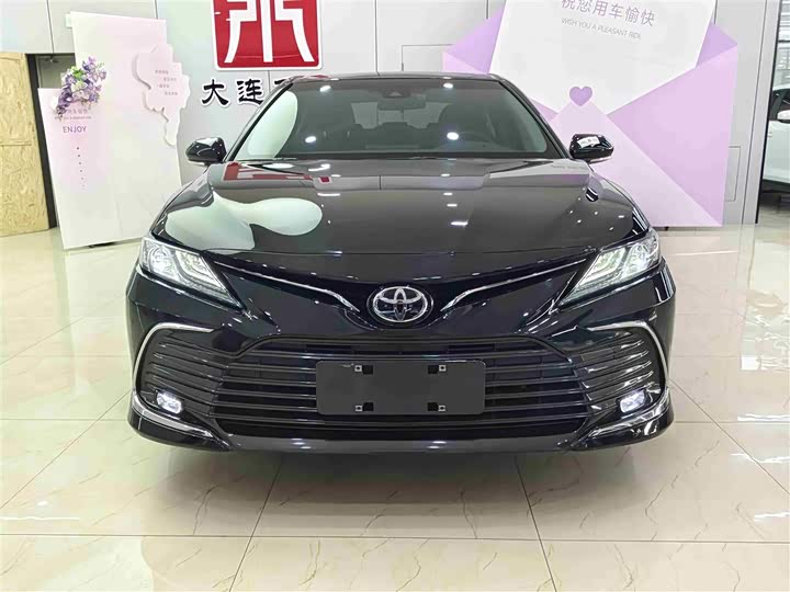 Фото 2 - Toyota Camry