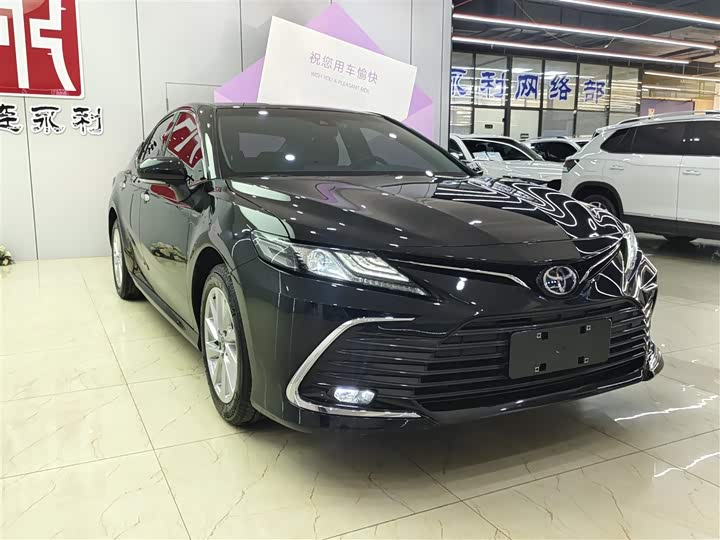 Фото 3 - Toyota Camry