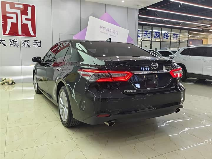 Фото 4 - Toyota Camry