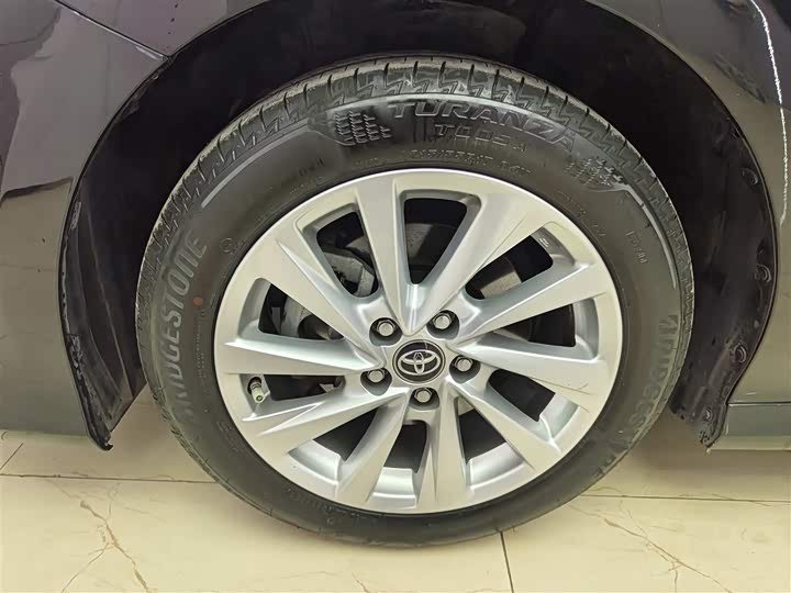 Фото 8 - Toyota Camry