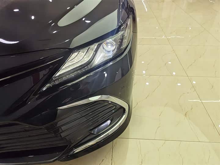 Фото 9 - Toyota Camry