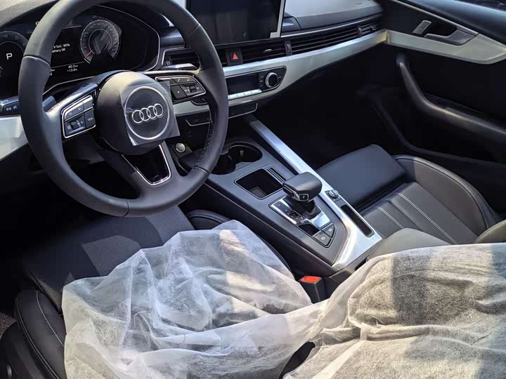 Фото 8 - Audi A4L