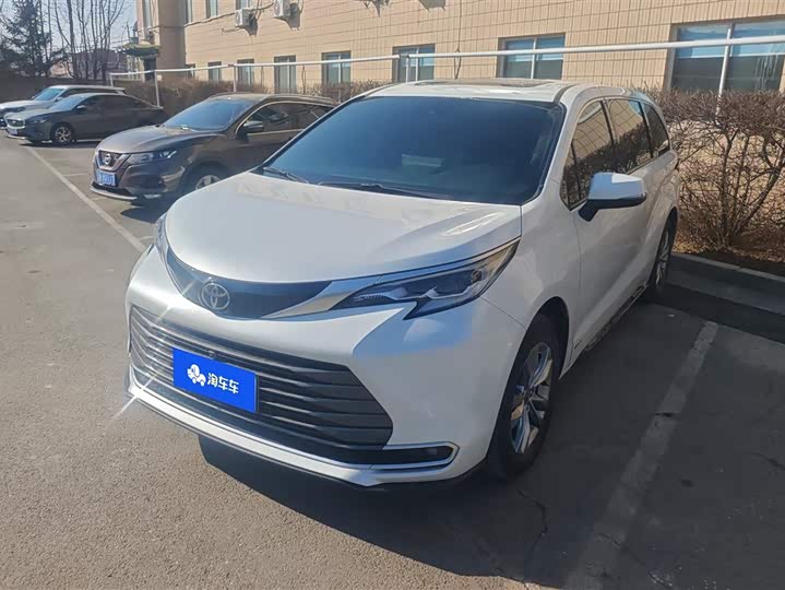 Фото 1 - Toyota Sienna