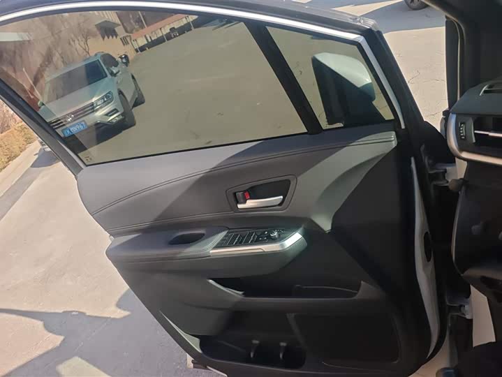 Фото 7 - Toyota Sienna