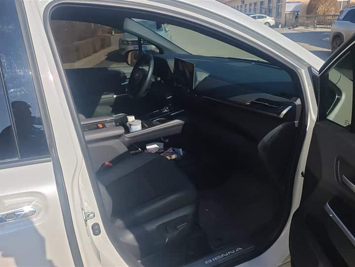 Фото 8 - Toyota Sienna