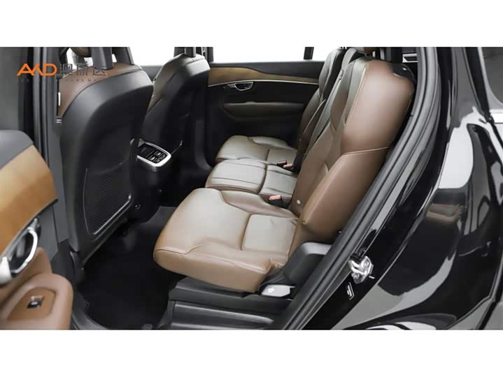 Фото 7 - Volvo XC90