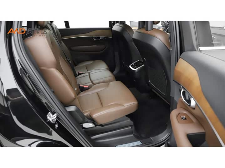 Фото 8 - Volvo XC90