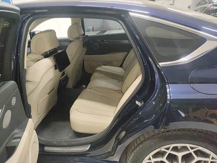 Фото 8 - Genesis G80