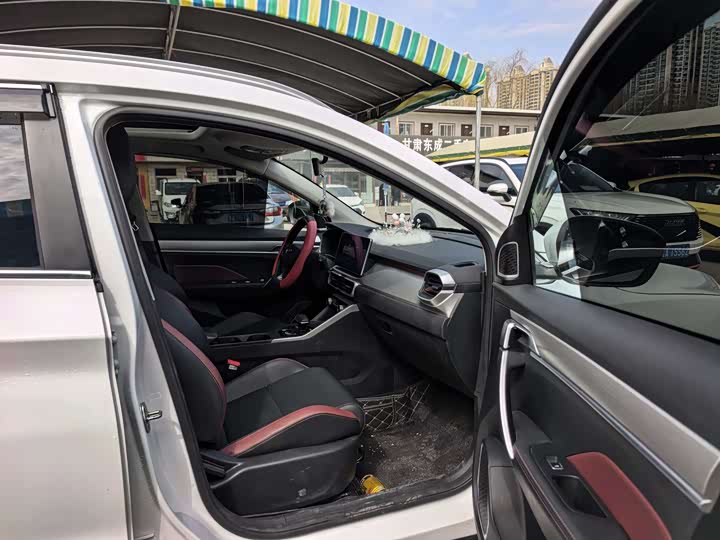 Фото 7 - Geely Coolray