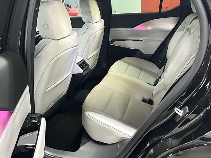 Фото 4 - Cadillac GT4