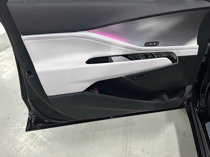 Фото 6 - Cadillac GT4