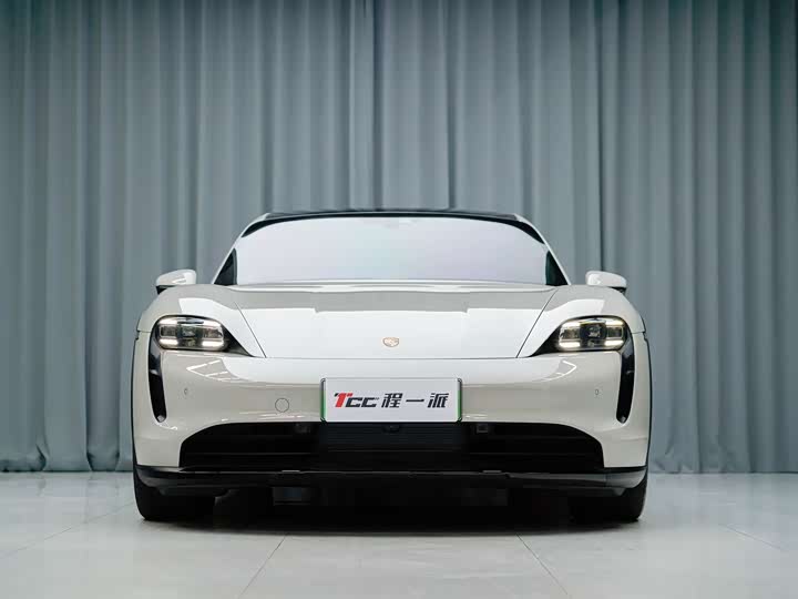 Фото 2 - Porsche Taycan