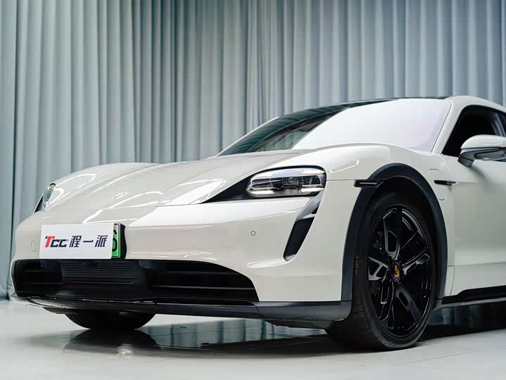 Фото 4 - Porsche Taycan