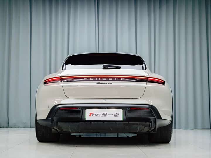 Фото 7 - Porsche Taycan