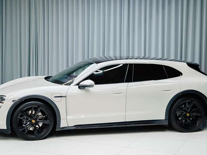 Фото 8 - Porsche Taycan