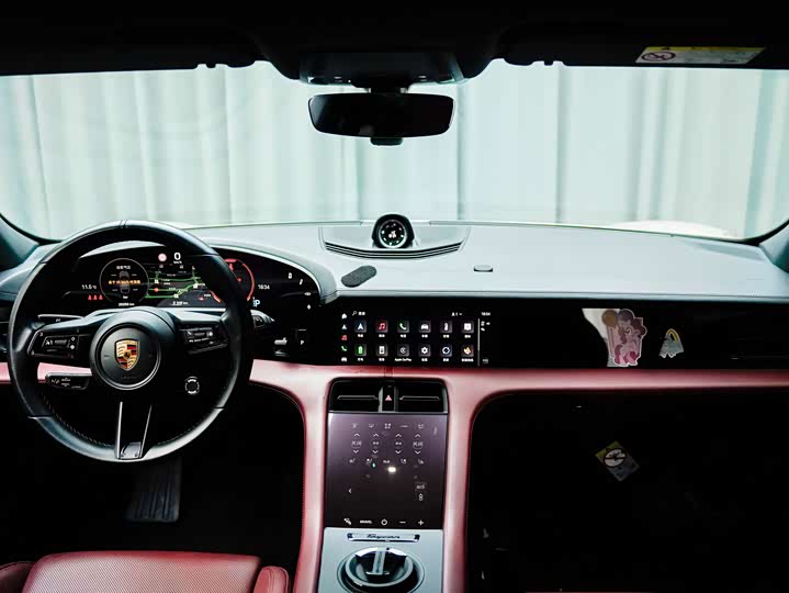 Фото 9 - Porsche Taycan