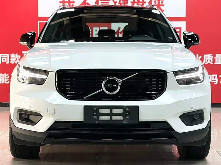 Photo 2 - Volvo XC40