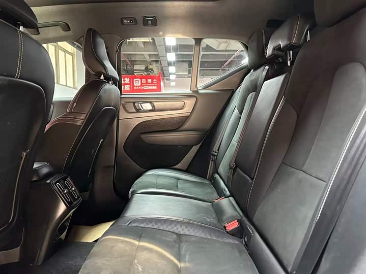 Photo 8 - Volvo XC40