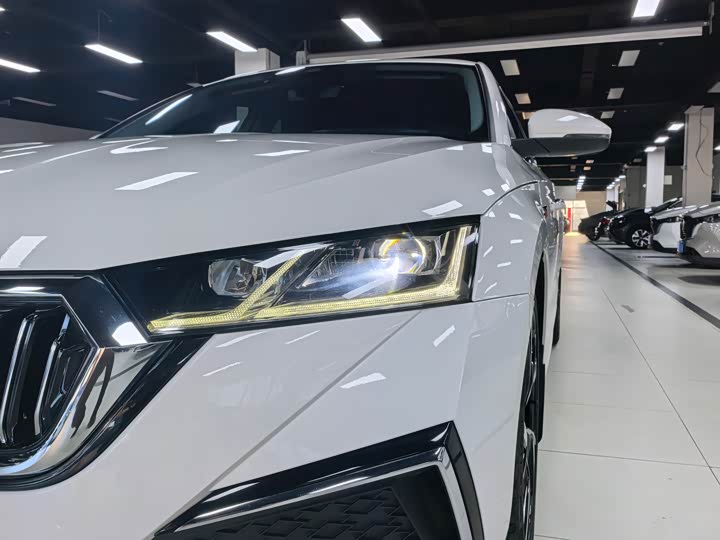 Photo 4 - Skoda Octavia Pro