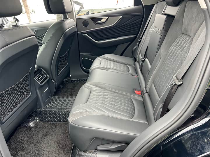 Photo 8 - Hongqi HS5