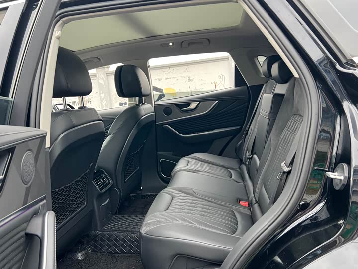 Photo 9 - Hongqi HS5