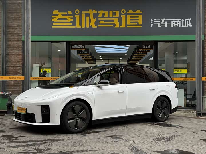 Фото 1 - LiXiang i8