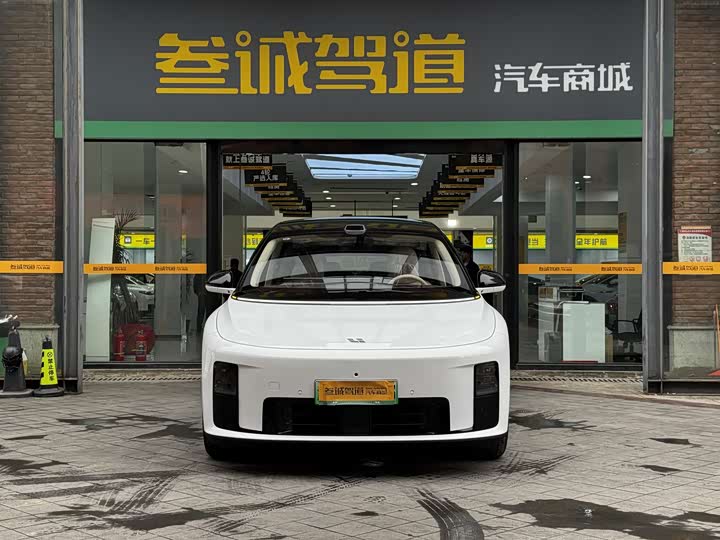 Фото 2 - LiXiang i8