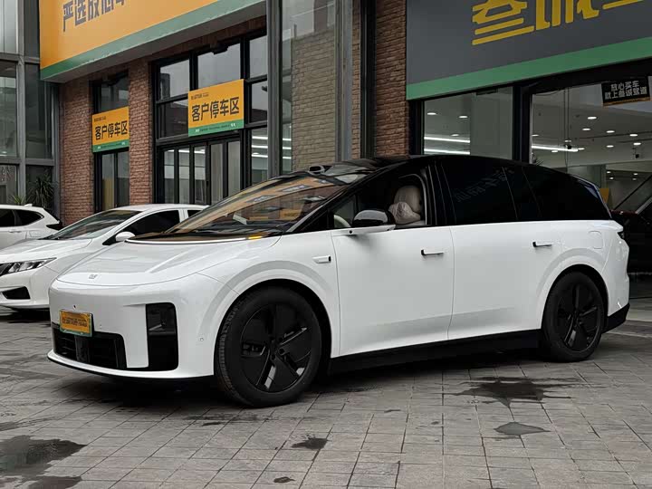 Фото 4 - LiXiang i8