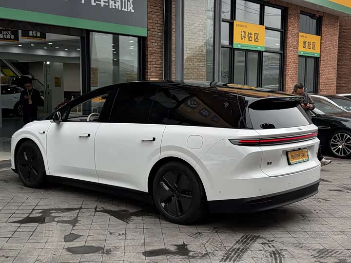 Фото 6 - LiXiang i8