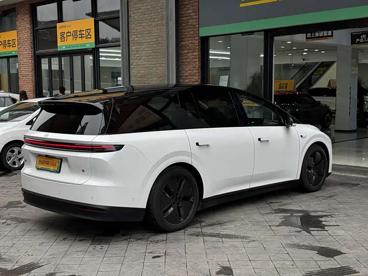 Фото 7 - LiXiang i8